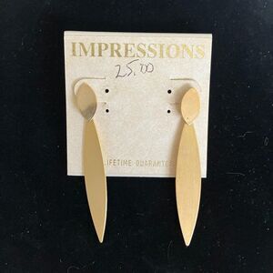 Striking Gold Dangle Earrings 2 1/4 Inches Long EUC